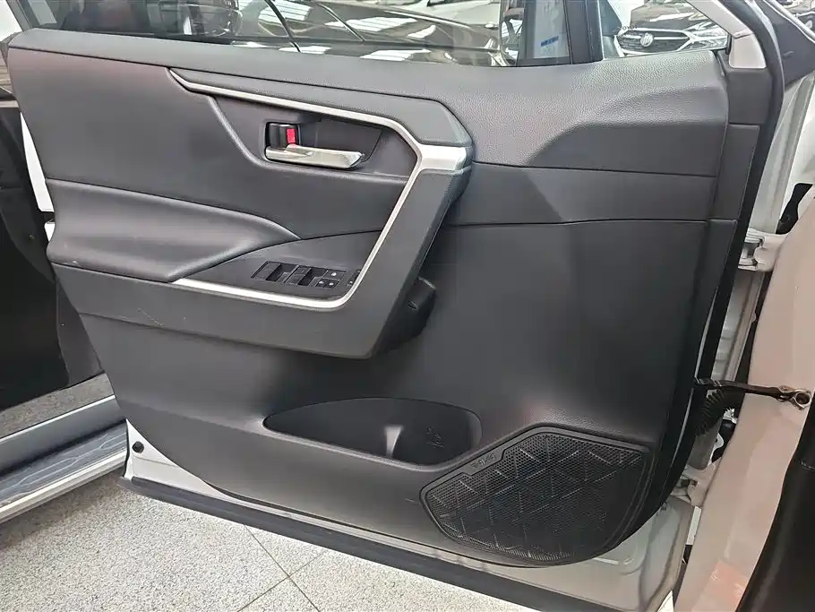 Toyota RAV4 Rongfang 2021 2.0L CVT 4WD Trend фото 7