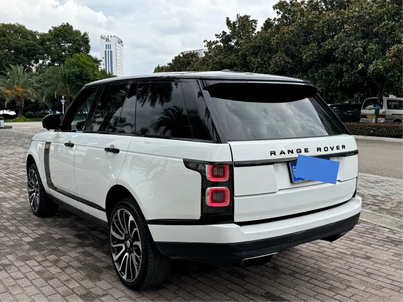 Land Rover Range Rover 2015 3.0 TDV6 Vogue фото 6