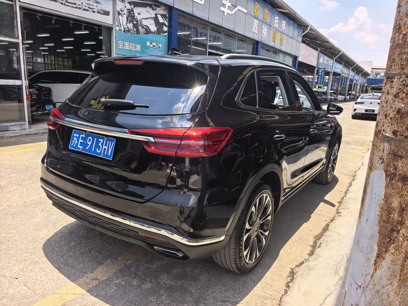 صورة 9 - Hongqi HS5