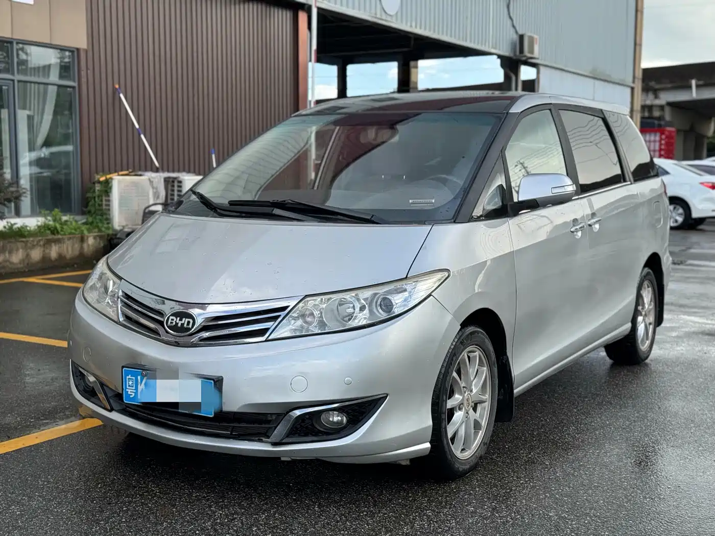 BYD M6 2013 2013 2.4L Automatic Premium