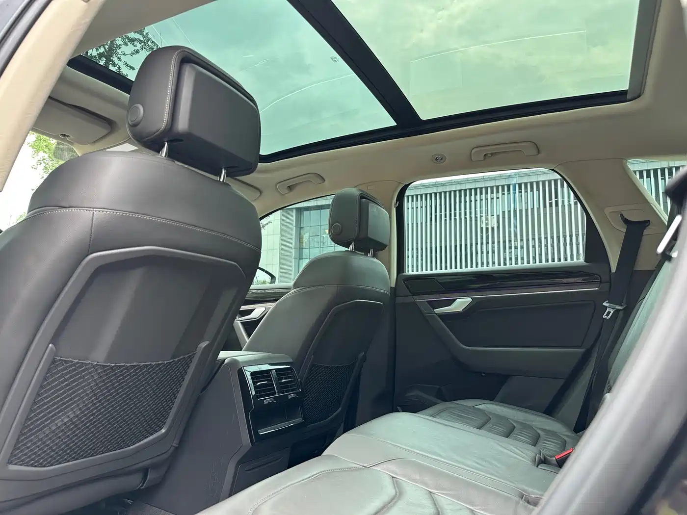 Volkswagen Touareg 2019 3.0TSI Sharp Edge Edition China VI фото 13