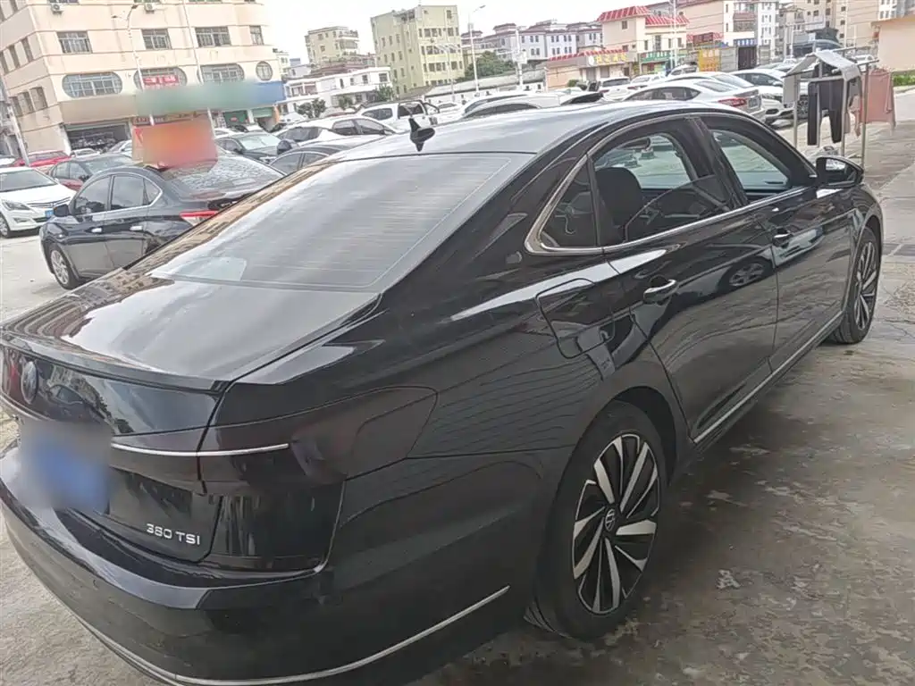 Volkswagen Passat 2022 330TSI Starlight Elite Edition фото 7