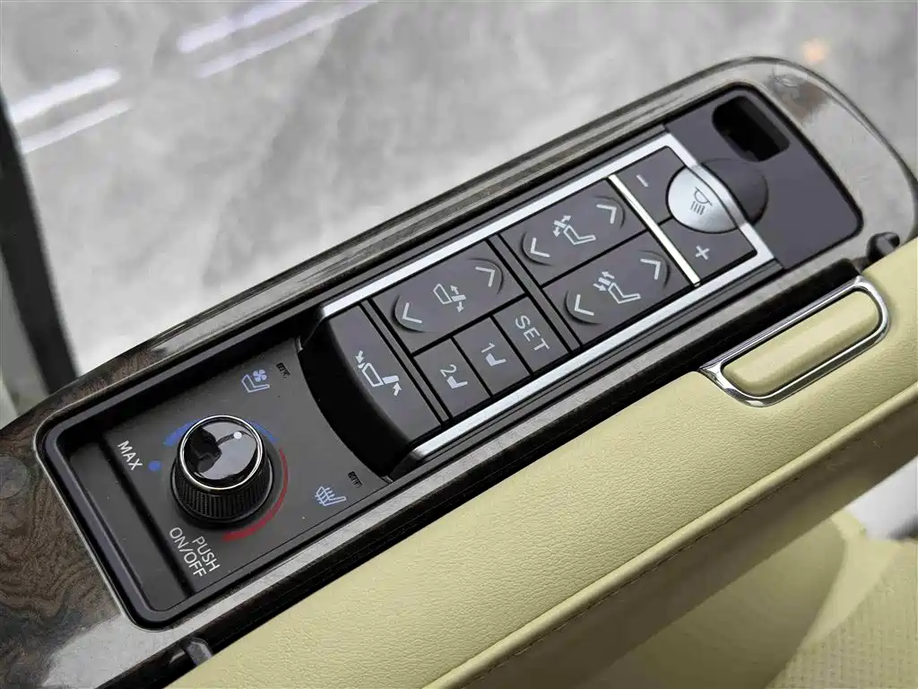 Toyota Alphard 2021 Hybrid 2.5L Premium фото 12