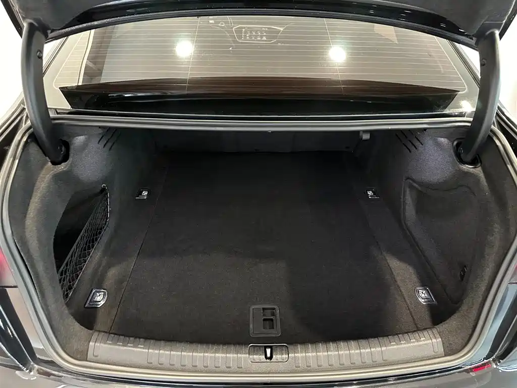 Фото 6 - Audi A6L