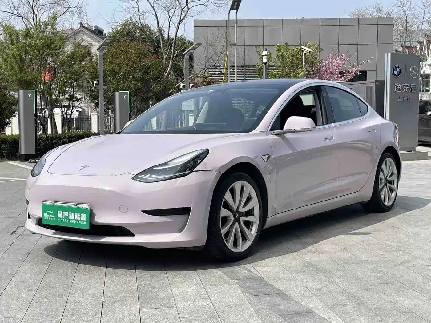 TESLA MODEL 3