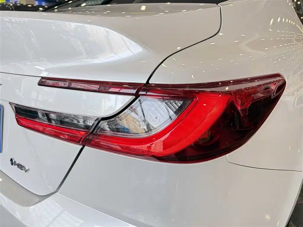 Toyota Camry 2024 Hybrid 2.0HGVP Luxury Edition фото 15