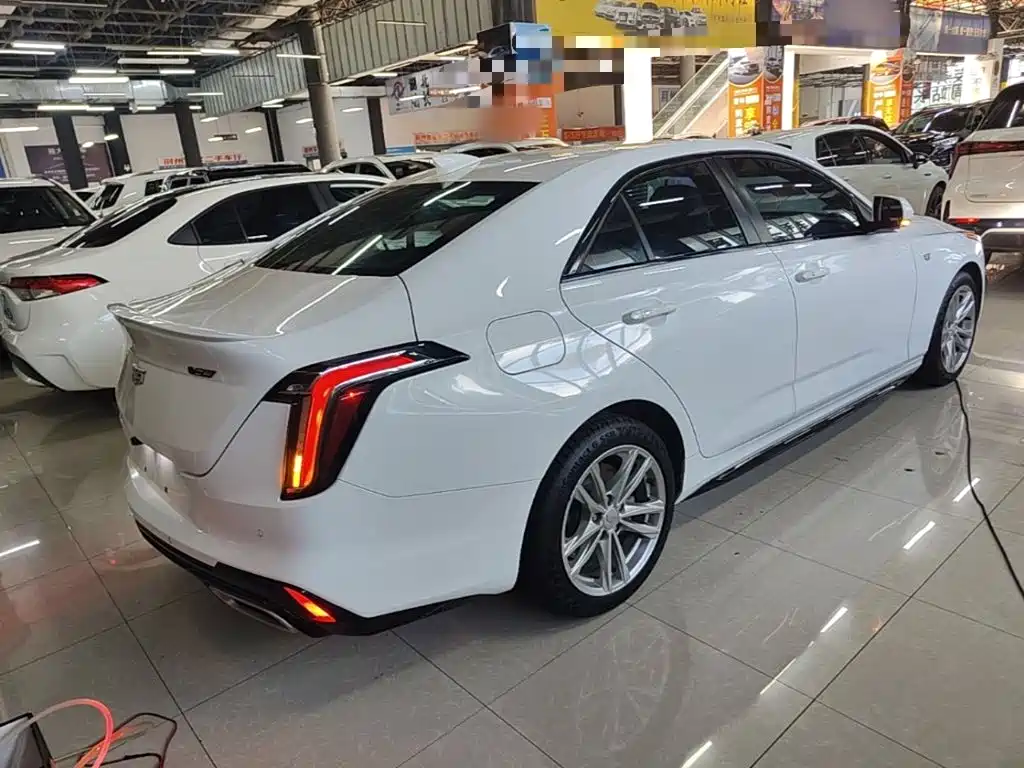 Cadillac CT4 2022 2022 28T Fashion Style