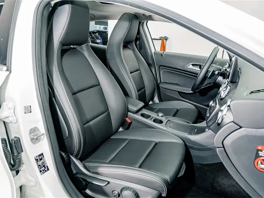 Mercedes-Benz GLA 2017 GLA 200 Dynamic фото 19