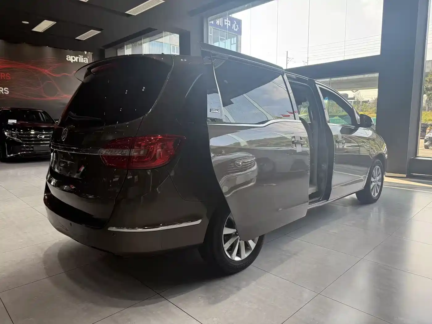 Buick GL8 2014 2.4L CT Luxury Business Comfort фото 8