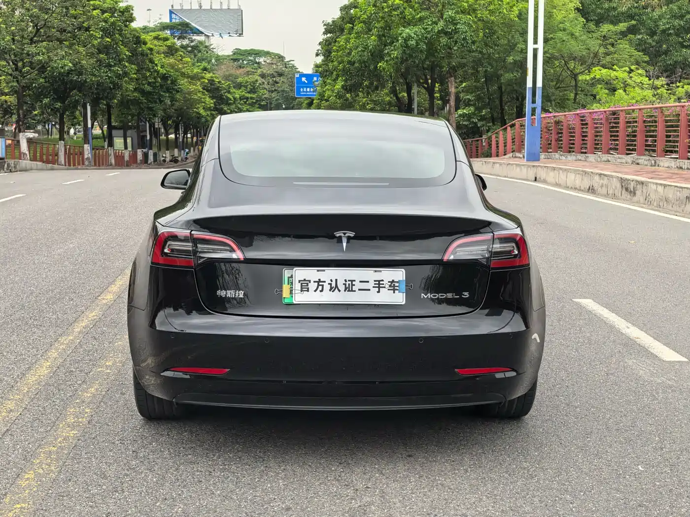 TESLA MODEL 3
