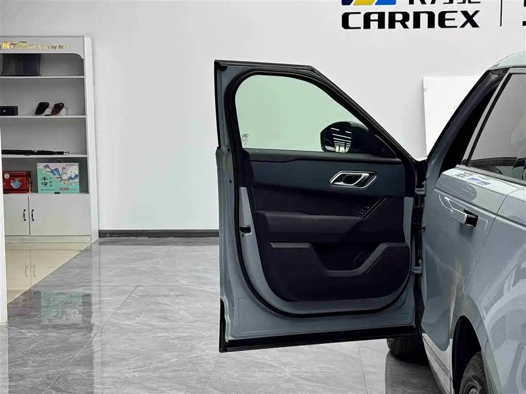 Land Rover Range Rover Velar 2024 Dynamic SE фото 5