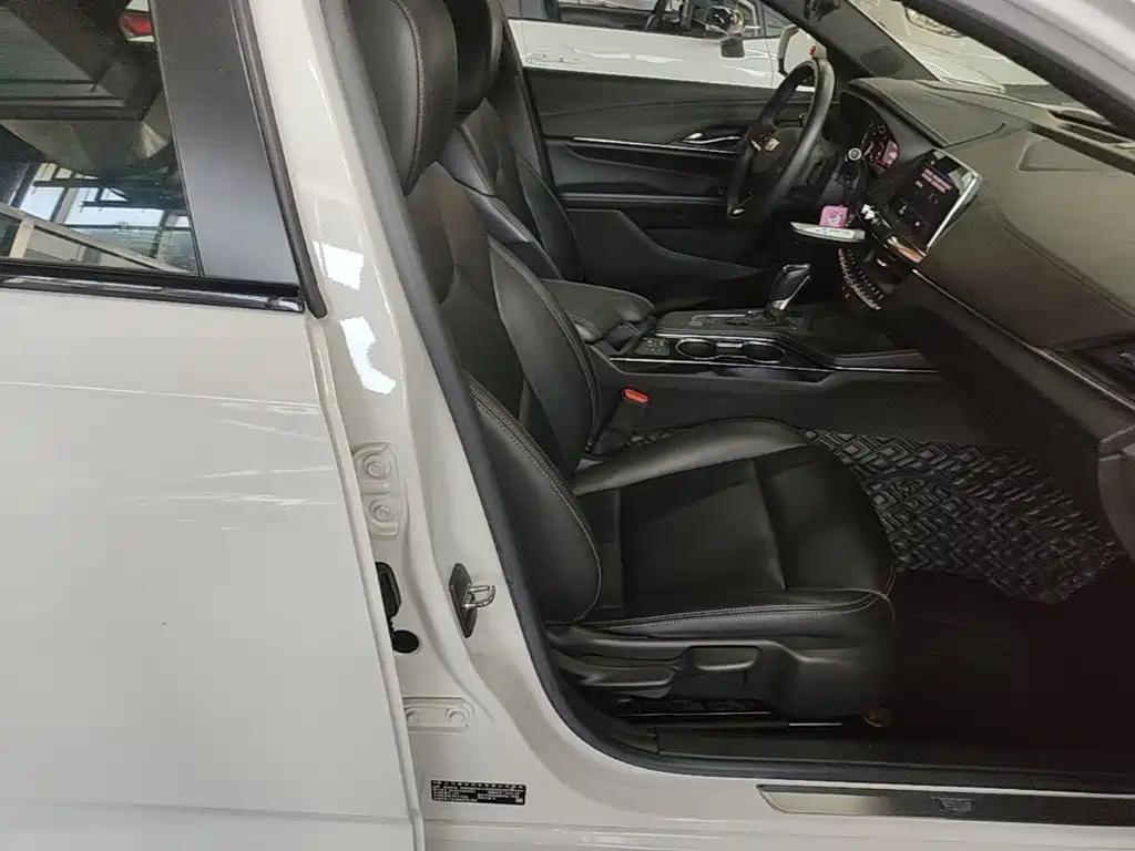 Cadillac CT4 2022 2022 28T Fashion Style