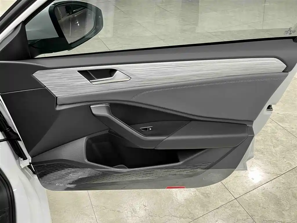 Volkswagen Sagitar 2023 300TSI DSG Surpassing Edition фото 12