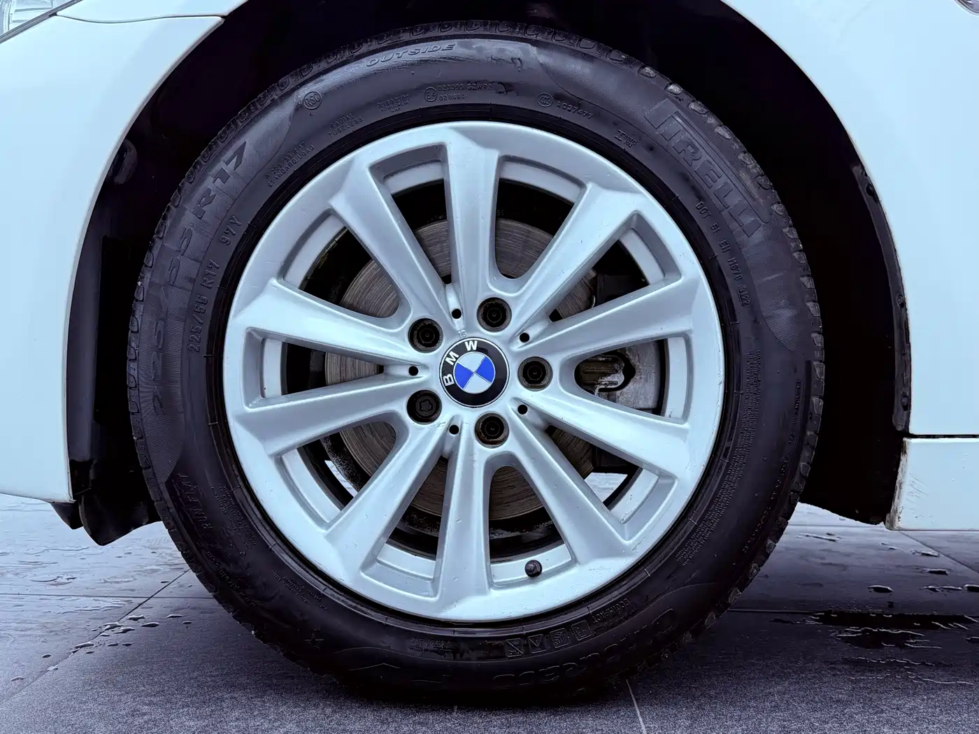 BMW 5 Series 2013 525Li Leadership фото 23
