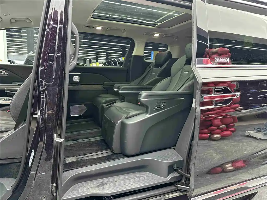 Hongqi HQ9 PHEV 2024 Model 2.0T AWD Business Edition фото 7