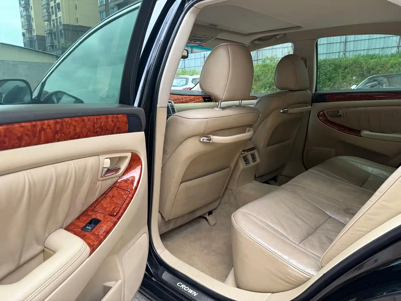Photo 5 - Toyota Crown