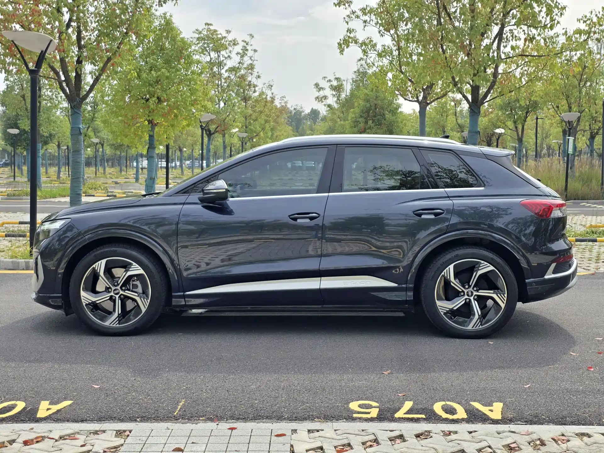 Photo 7 - Audi Q4 e-tron