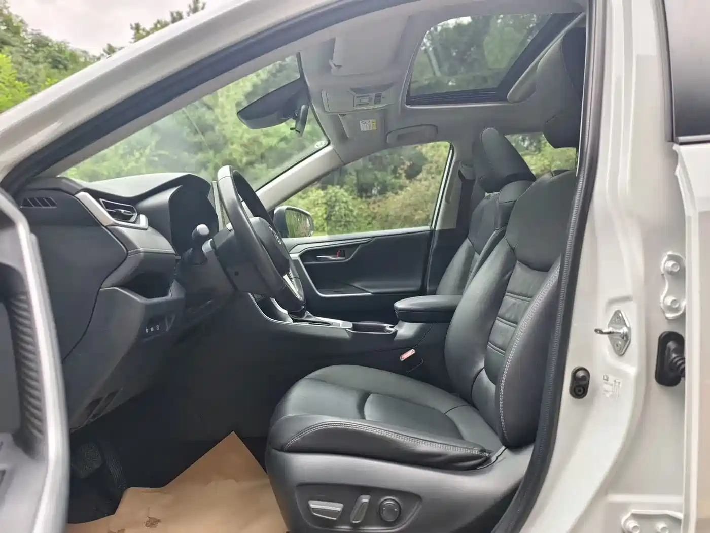 Toyota RAV4 Rongfang 2023 2.0L CVT FWD Style Plus Edition фото 4