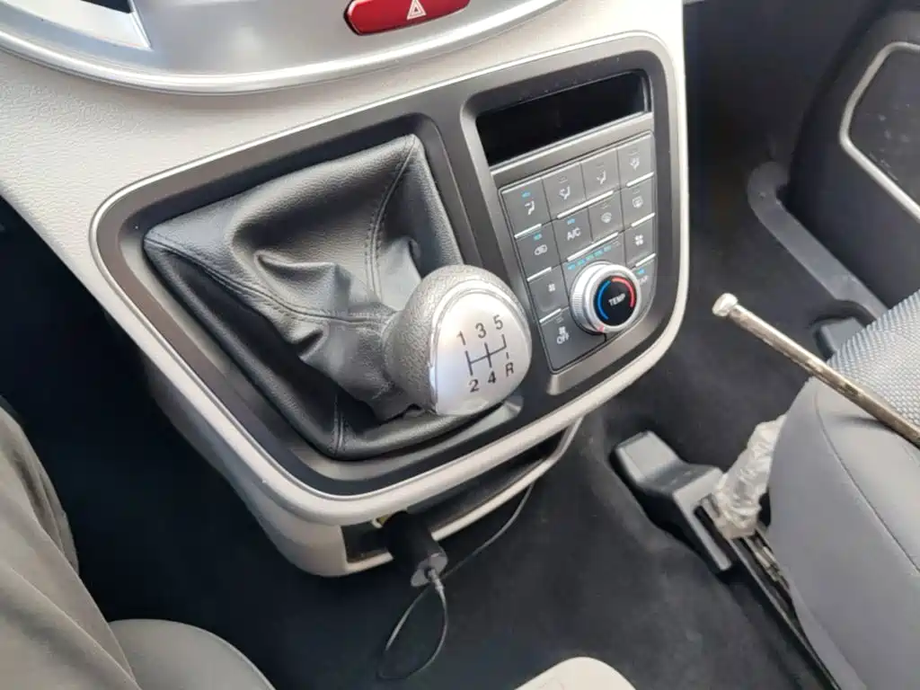 JAC Refine M4 2022 2021 2.0L Manual Business Travel Edition