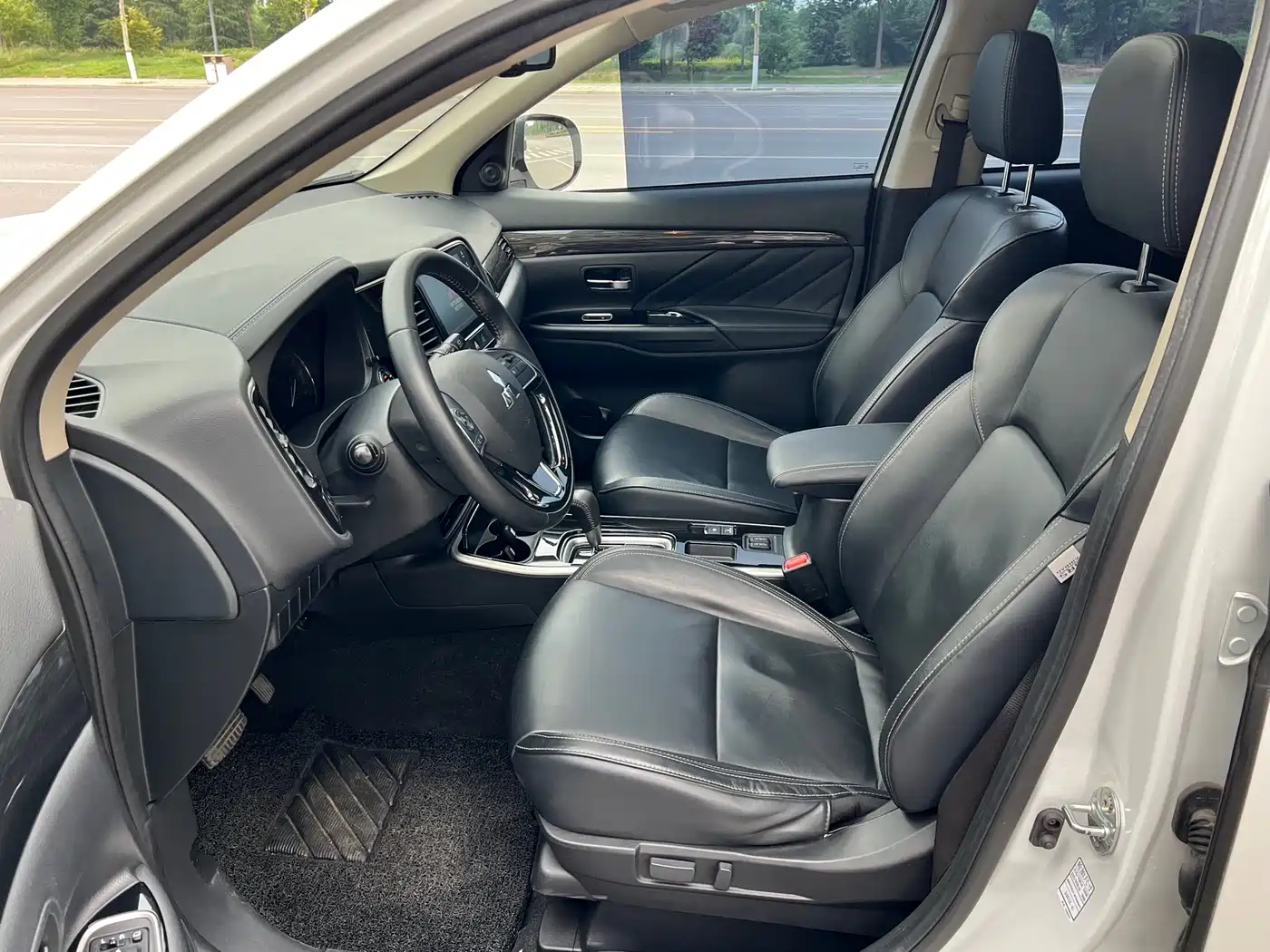 Mitsubishi Outlander 2019 2.0L 2WD Enjoy 7-Seater China VI фото 10