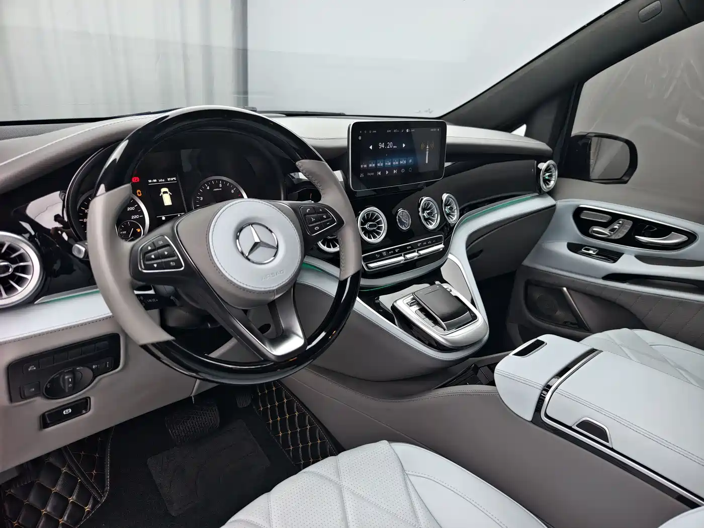 Mercedes-Benz Vito 2023 2.0T Business 7-Seater фото 9