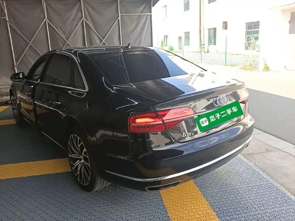 Photo 5 - Audi A8
