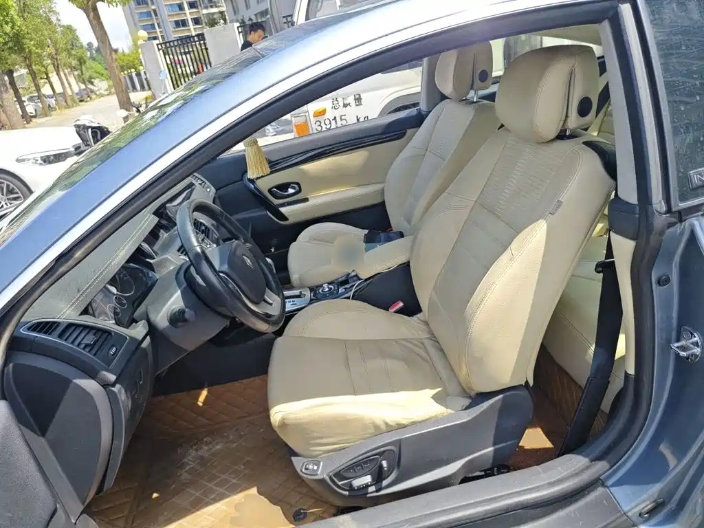Renault Laguna 2015 2012 Coupe 2.0T Luxury Navigation Edition
