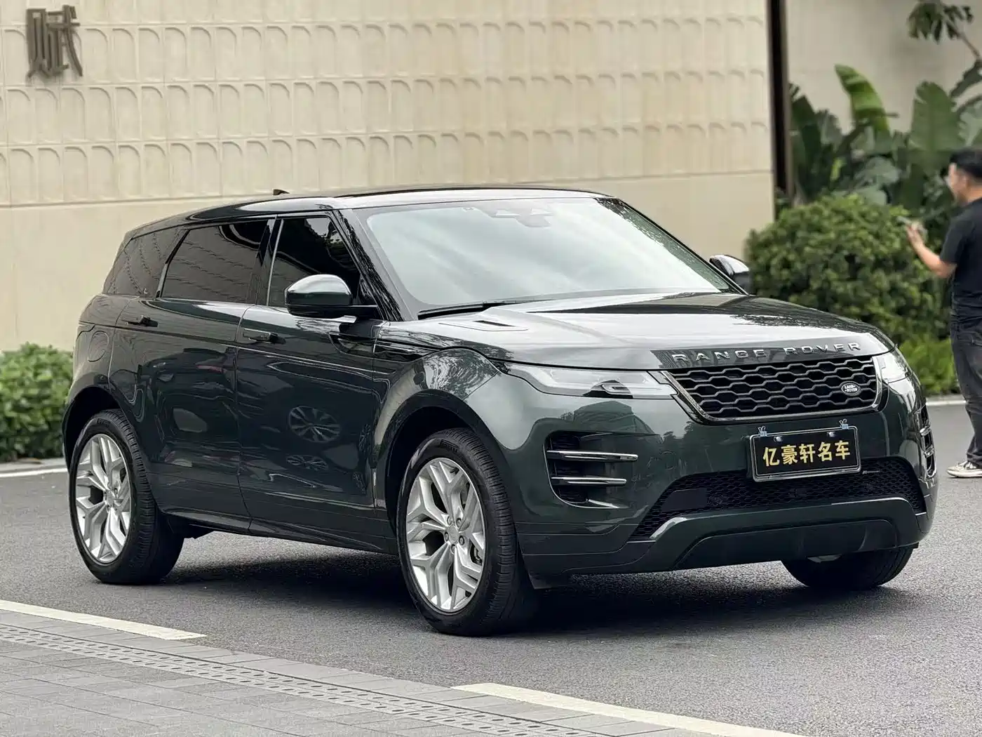 Land Rover Range Rover Evoque 2023 Range Rover Evoque L 200PS Elite Edition фото 3