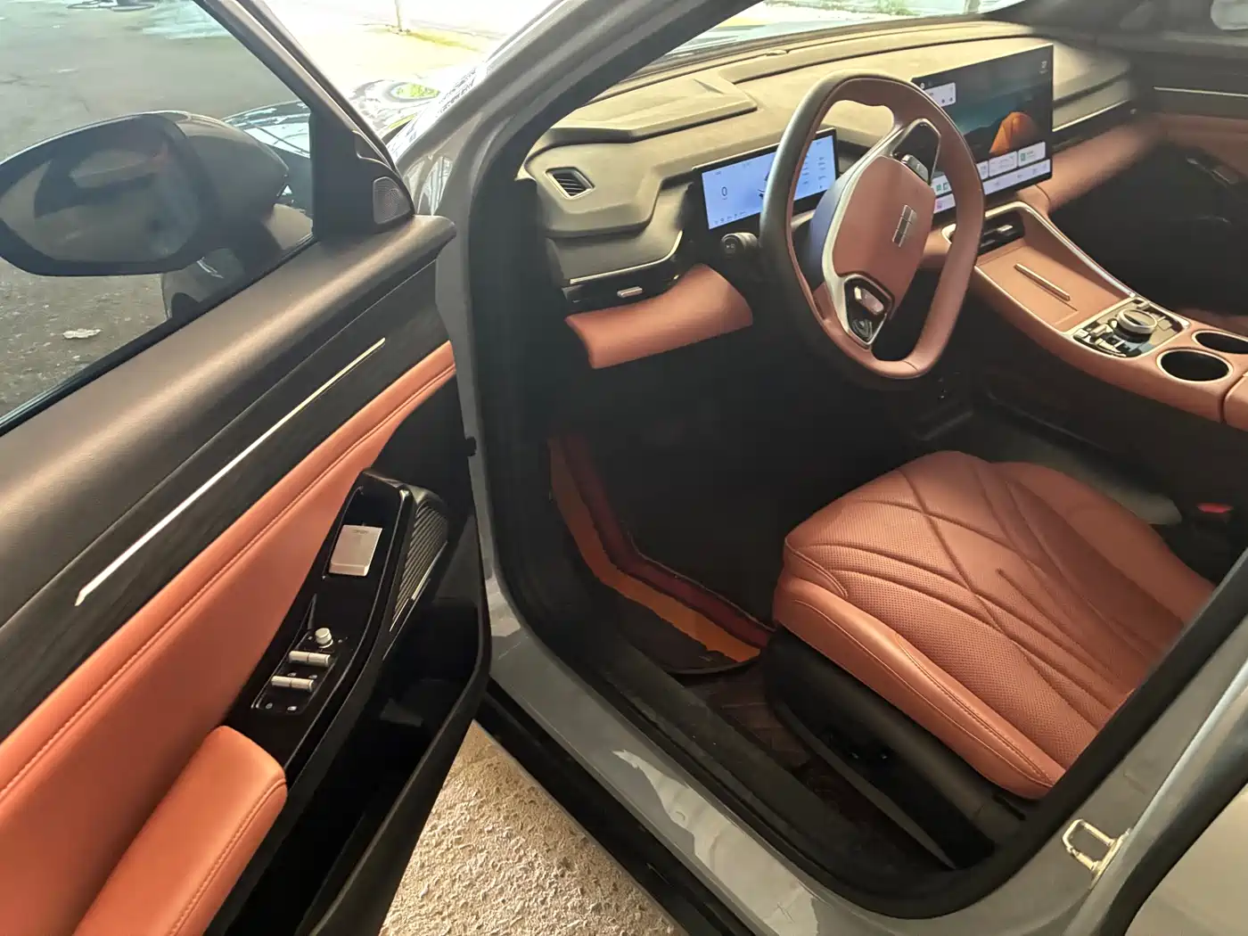 Geely Galaxy Galaxy L6 2025 EM-i 140km Explorer+ Edition фото 10