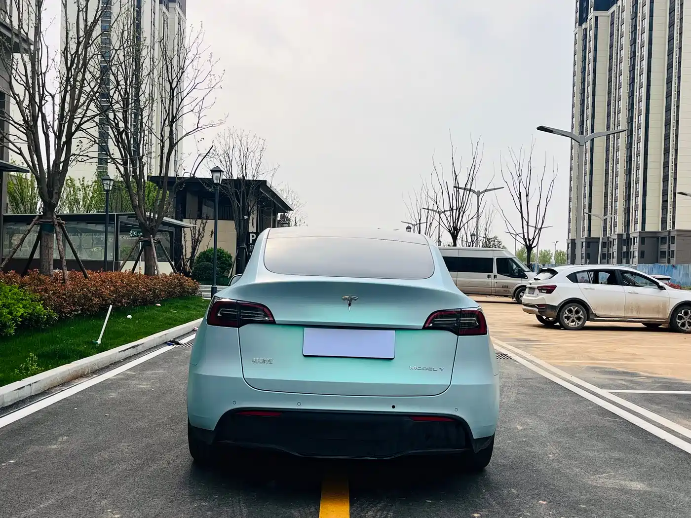 TESLA MODEL Y