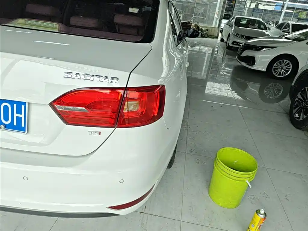 Volkswagen Sagitar 2014 1.4TSI Automatic Luxury фото 8