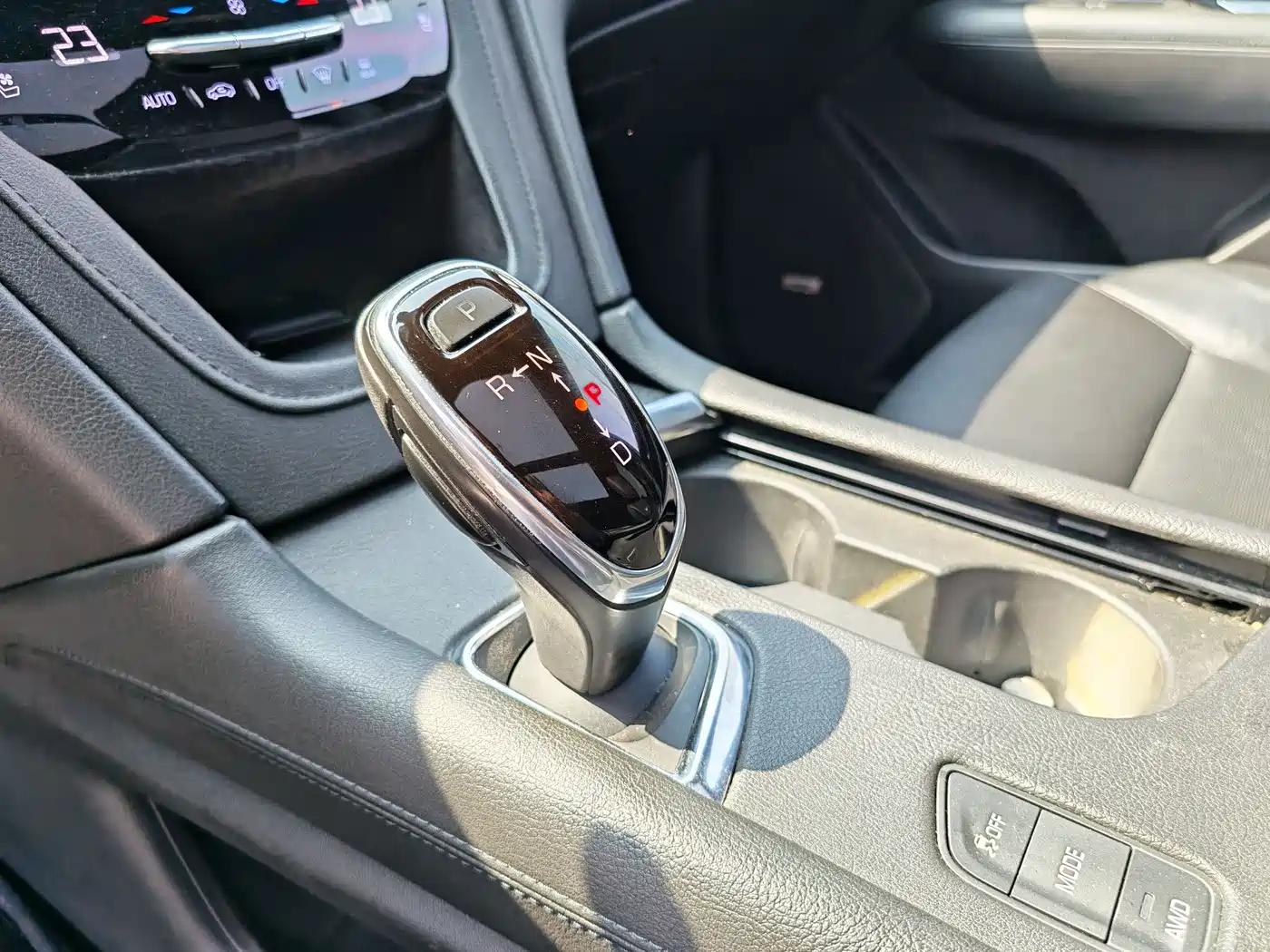 Cadillac XT5 2018 28E 4WD Leading фото 16
