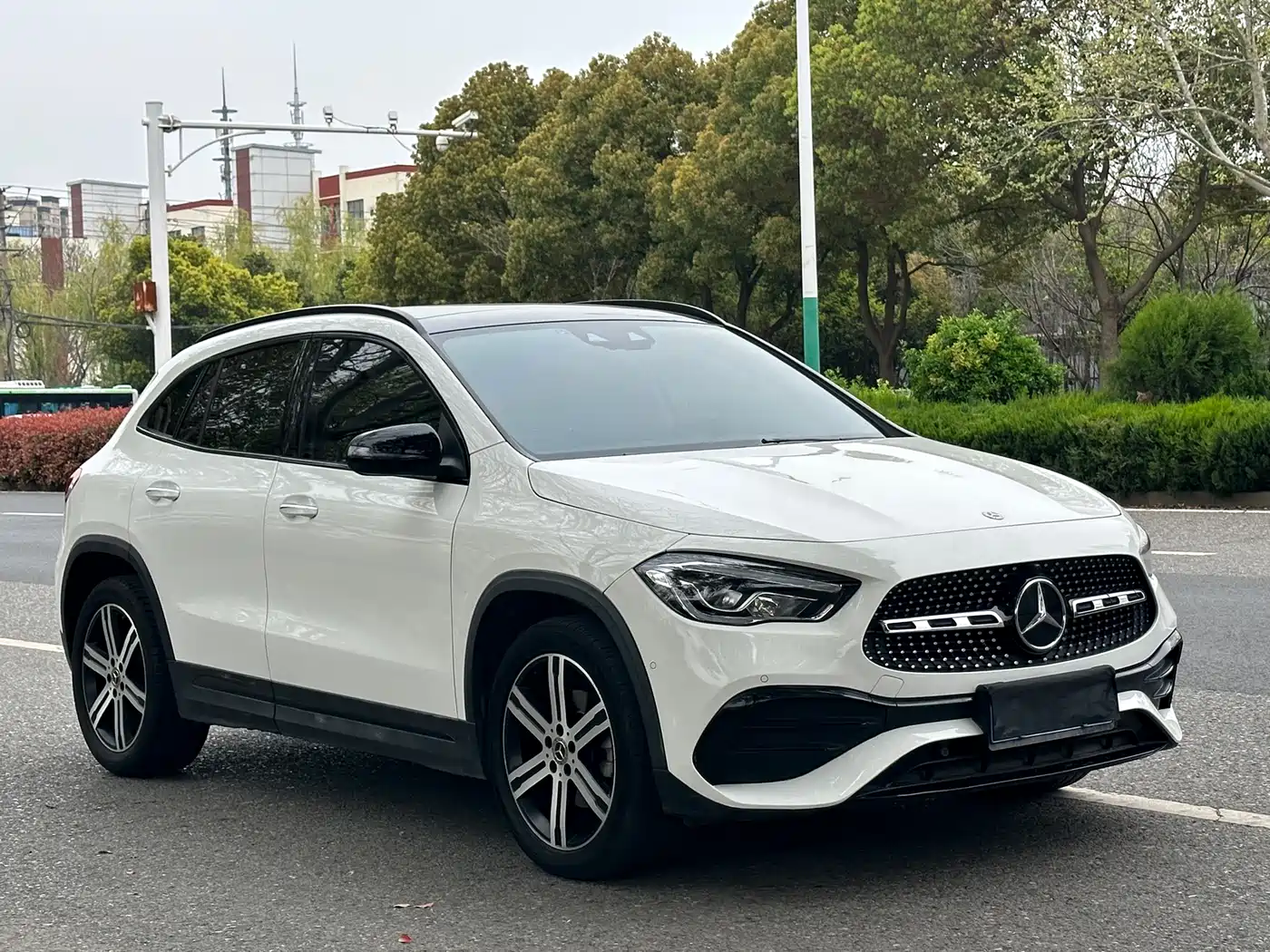MERCEDES-BENZ GLA