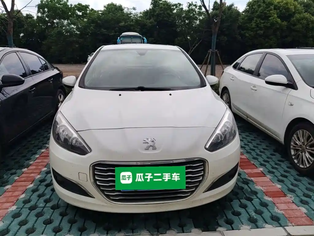 Peugeot 308 2014 Model Joy Edition Classic 1.6L Automatic Trend Style фото 3