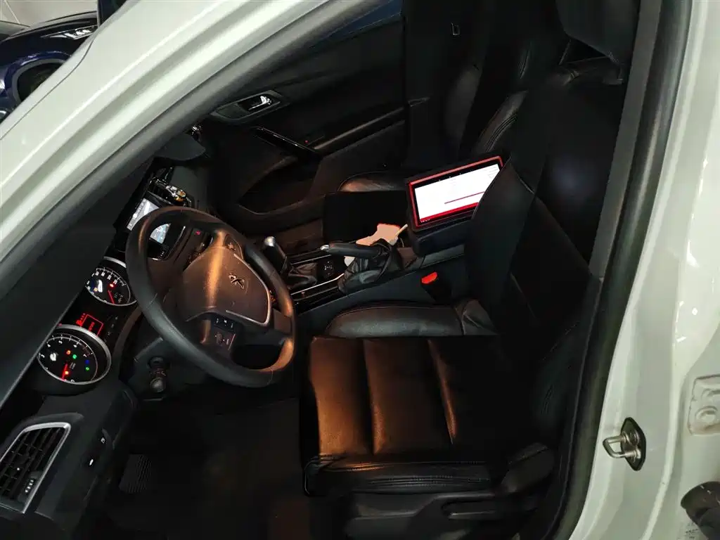 Peugeot 508 2012 2.0L Automatic Sunroof Classic Edition фото 11