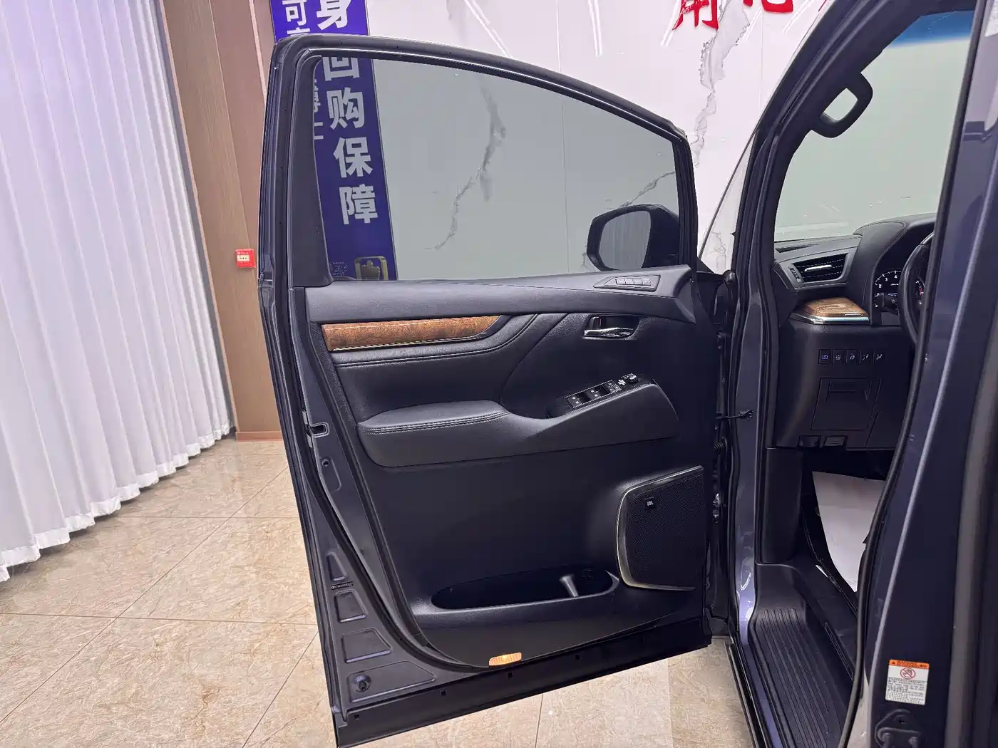 Toyota Alphard 2015 3.5L Premium Edition фото 12
