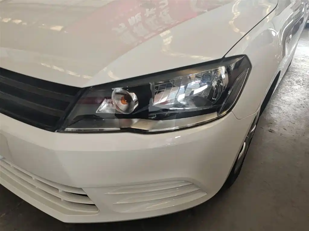 Volkswagen Jetta 2015 1.6L Manual Trend фото 24