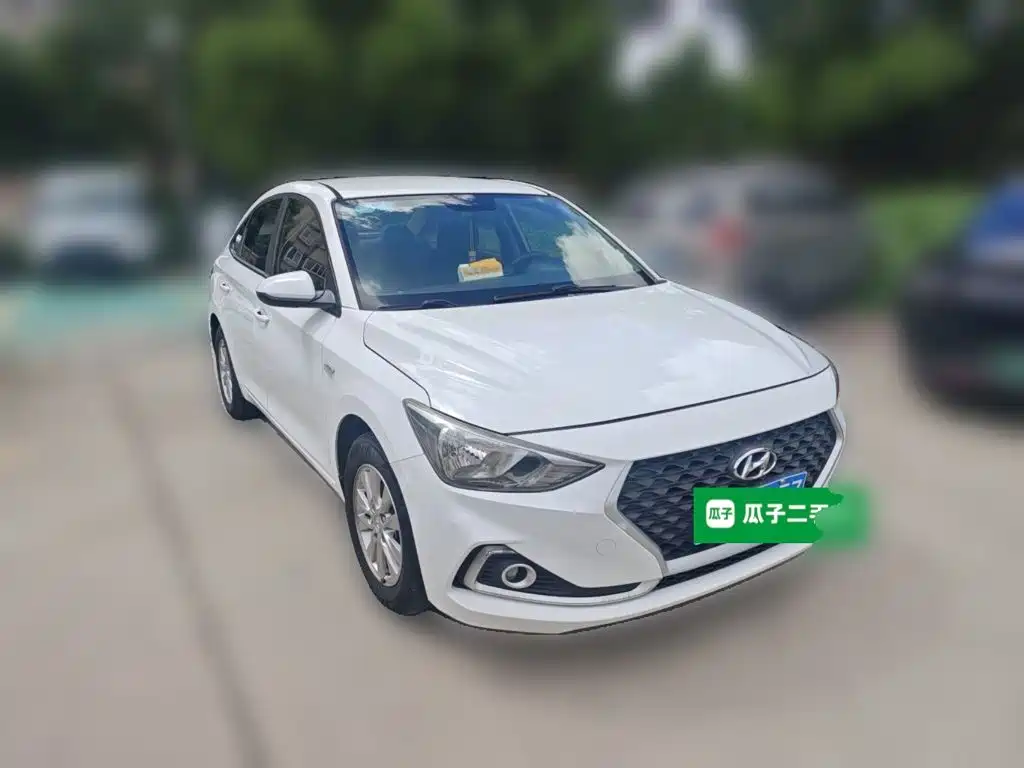 Фото 24 - Hyundai Elantra