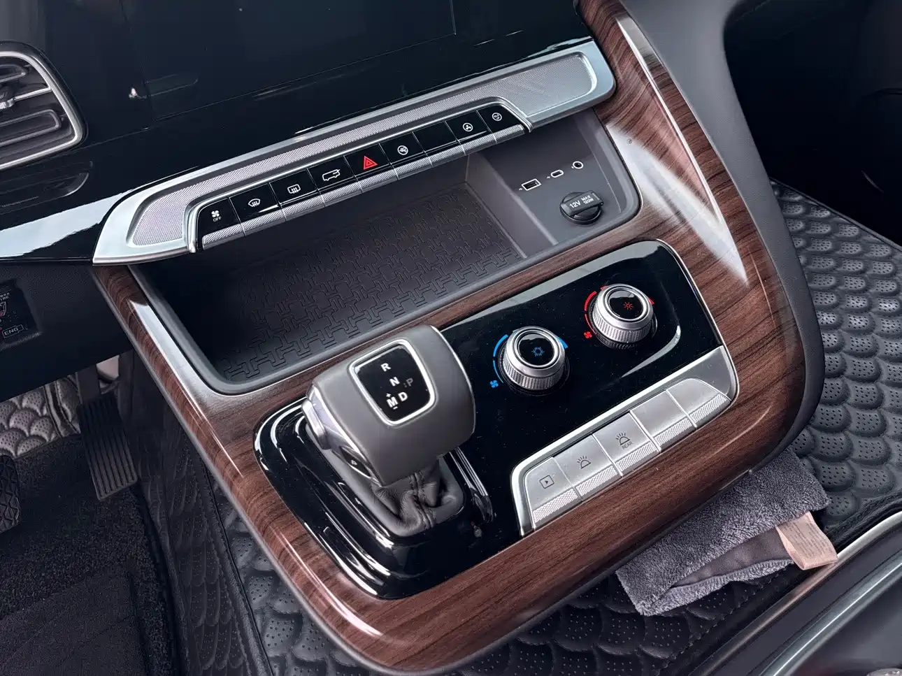 Hongqi Guoyue 2024 3.0T Flagship Edition 17-seater фото 9