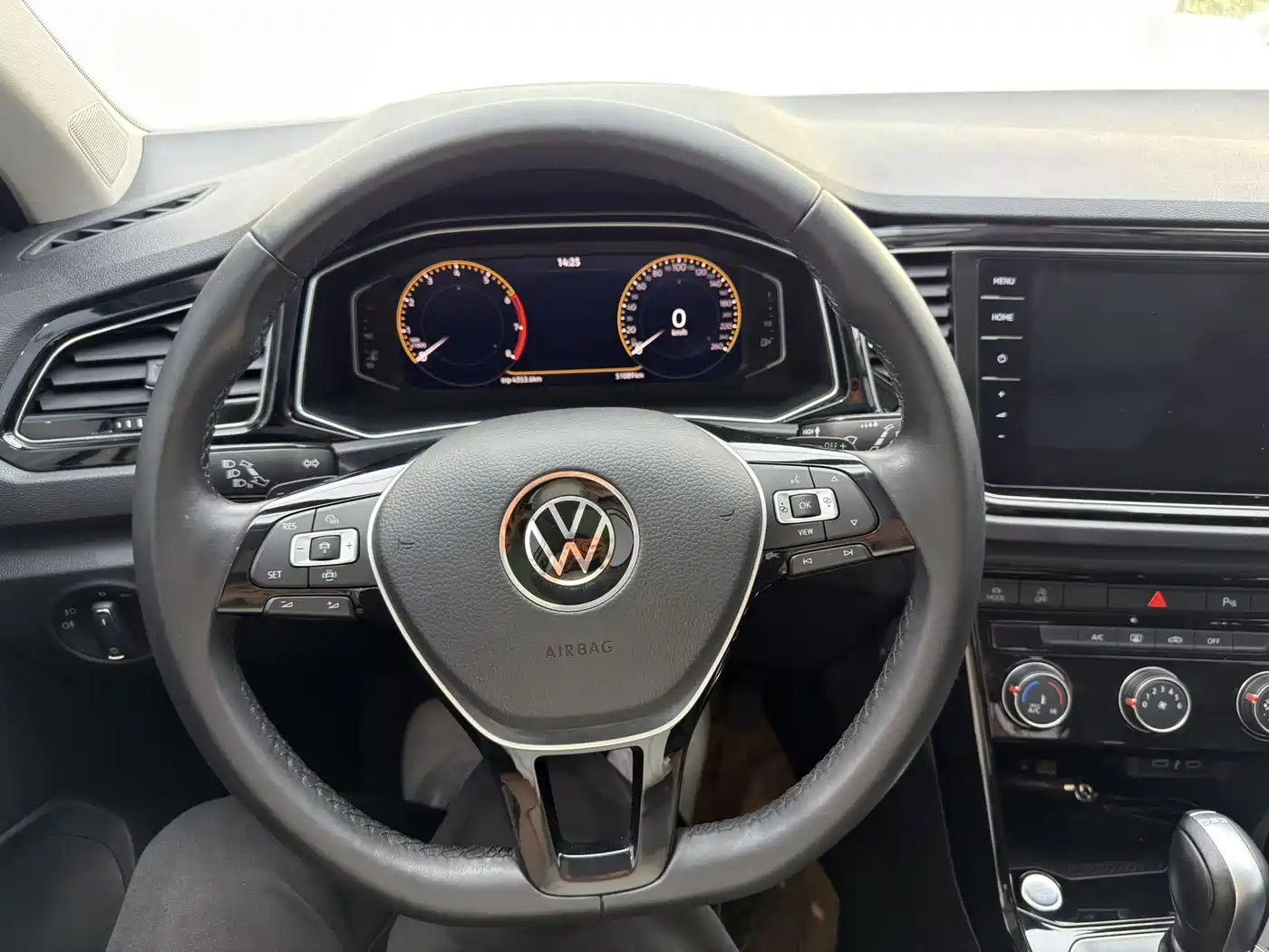 VOLKSWAGEN T ROC EXPLORING SONGS