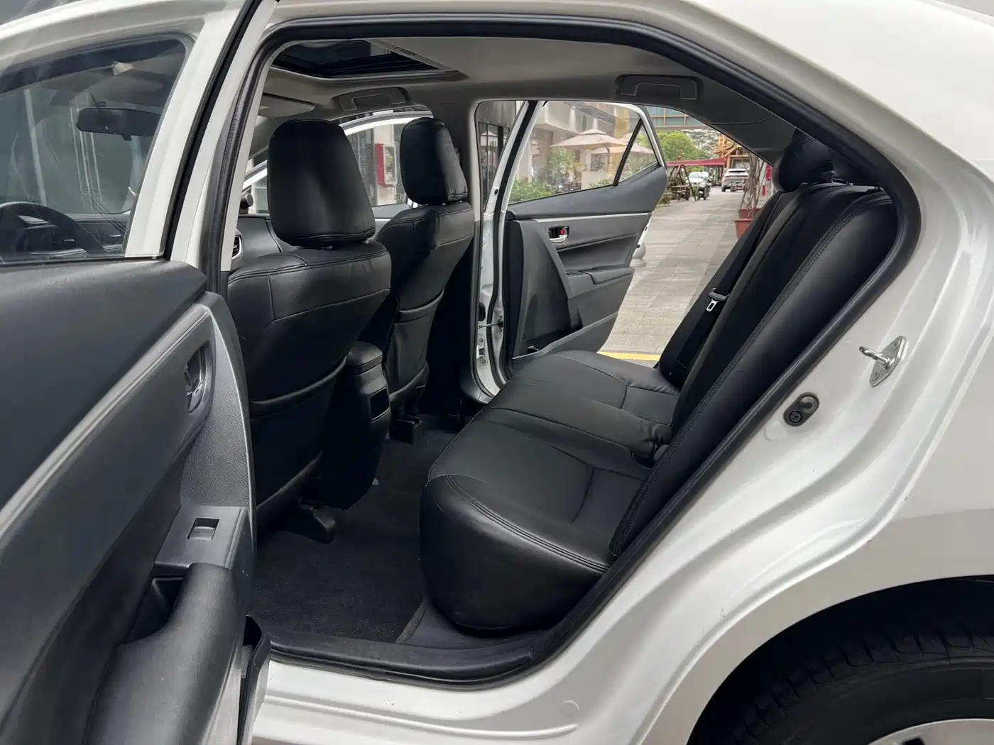 Toyota Corolla 2017 1.2T CVT GL-i фото 11