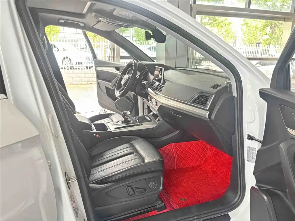 Audi Q5L 2020 Facelift 40 TFSI Honor Fashion фото 16