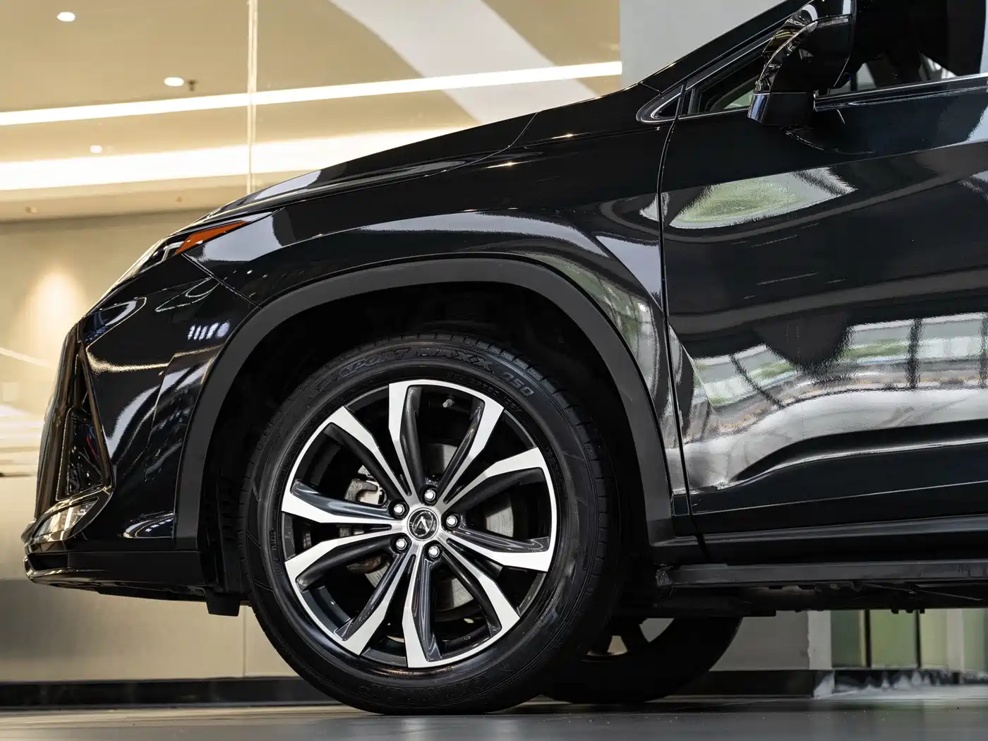 Photo 8 - Lexus RX