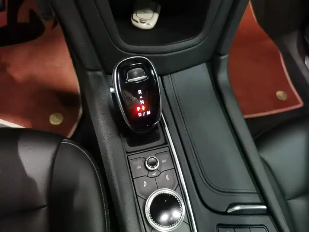 Фото 9 - Cadillac XT5