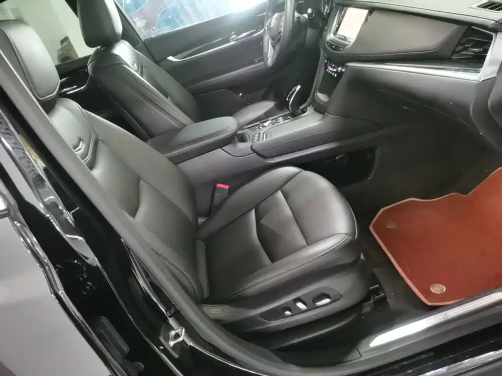 Фото 18 - Cadillac XT5