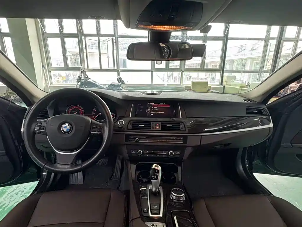 BMW 5 Series 2017 525Li Luxury Design Package фото 4
