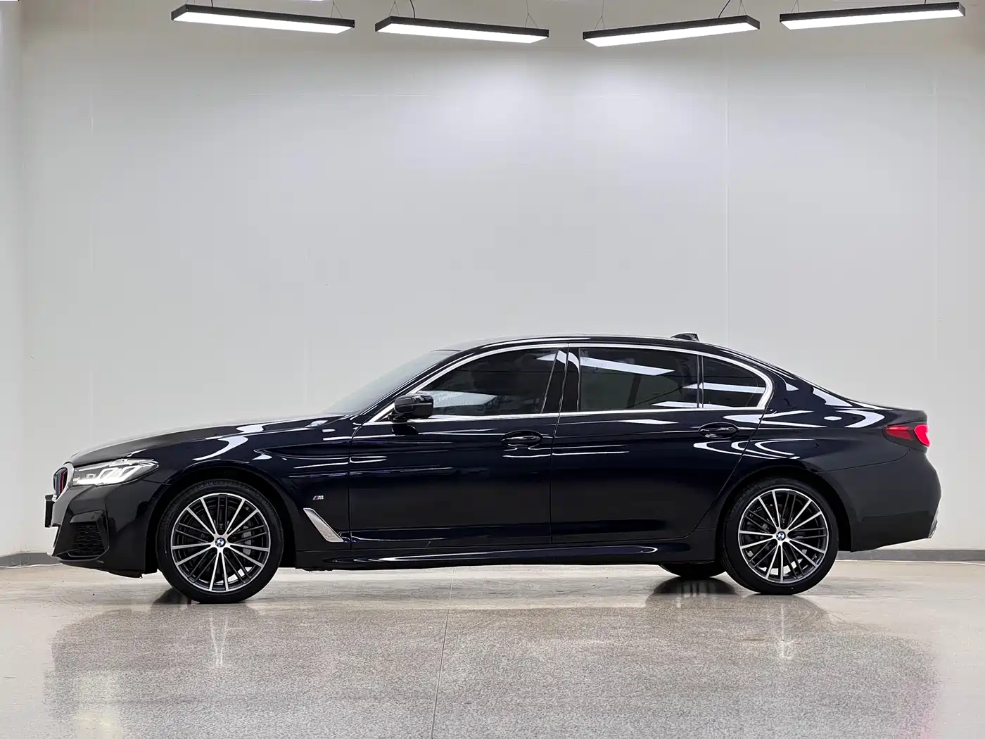 BMW 5 Series 2022 Facelift 530Li Leading M Sport Package фото 4