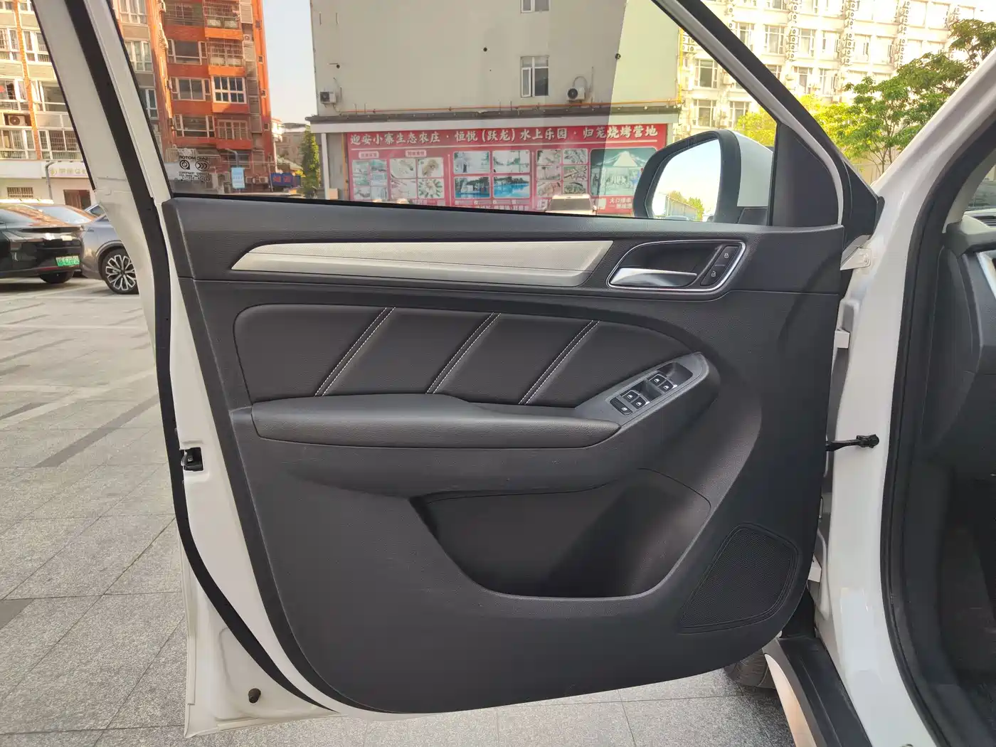 ROEWE RX5 NEW ENERGY