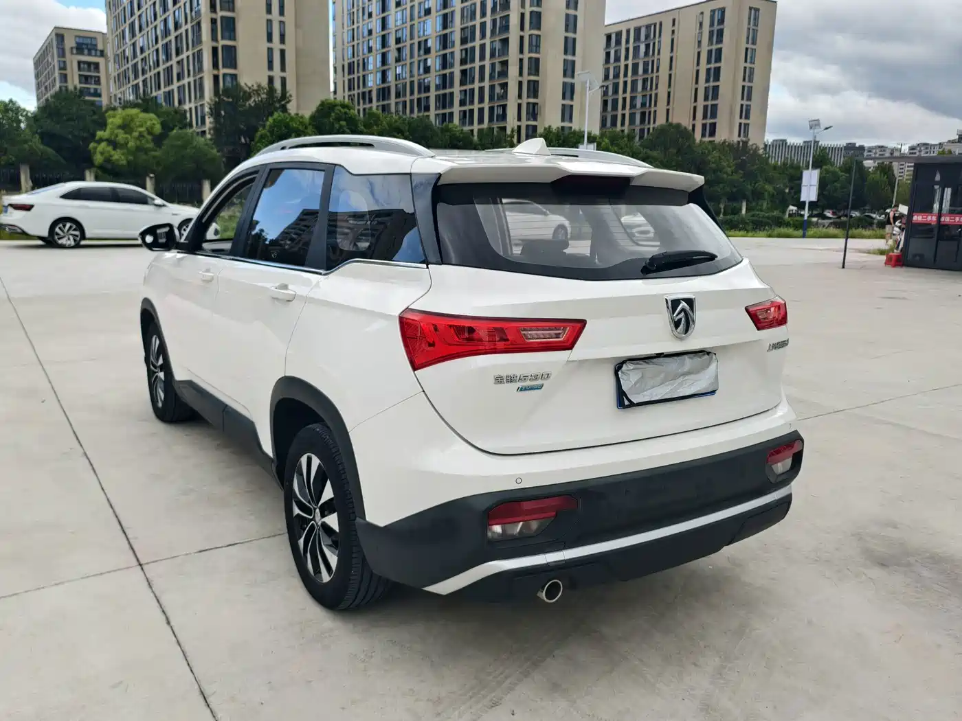 Baojun 530 2021 2021 Global Anniversary Edition 1.5T CVT Luxury 7-seater