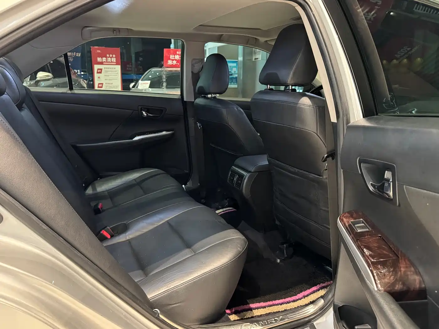 Toyota Camry 2015 2.5G Luxury Navigation Edition фото 19
